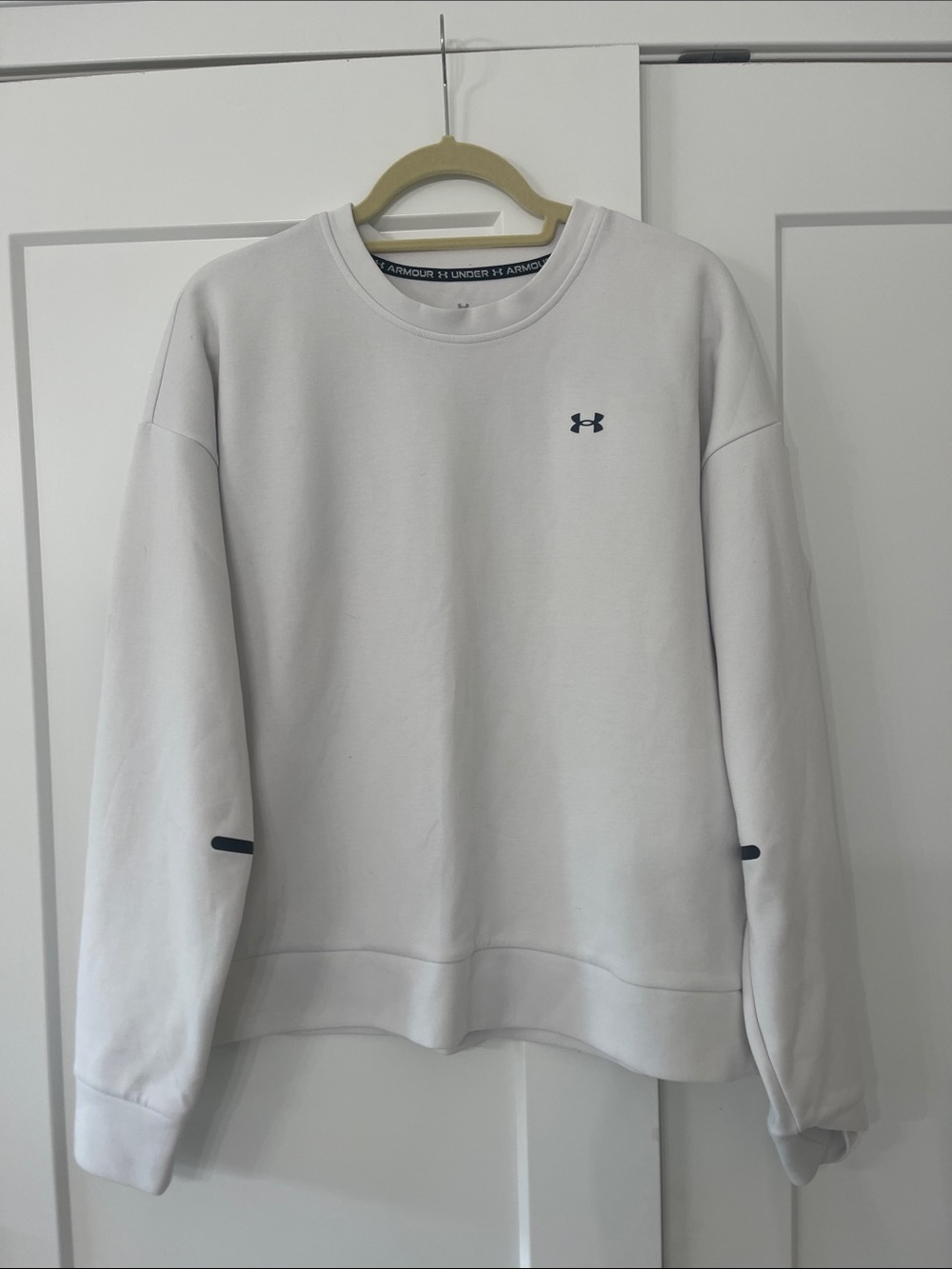 Under Armour Men’s White Crewneck Sweatshirt with Small Logo